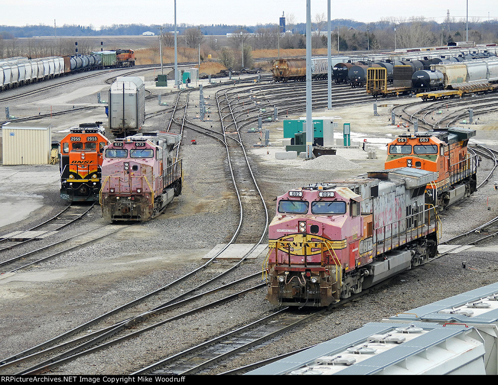 BNSF 692